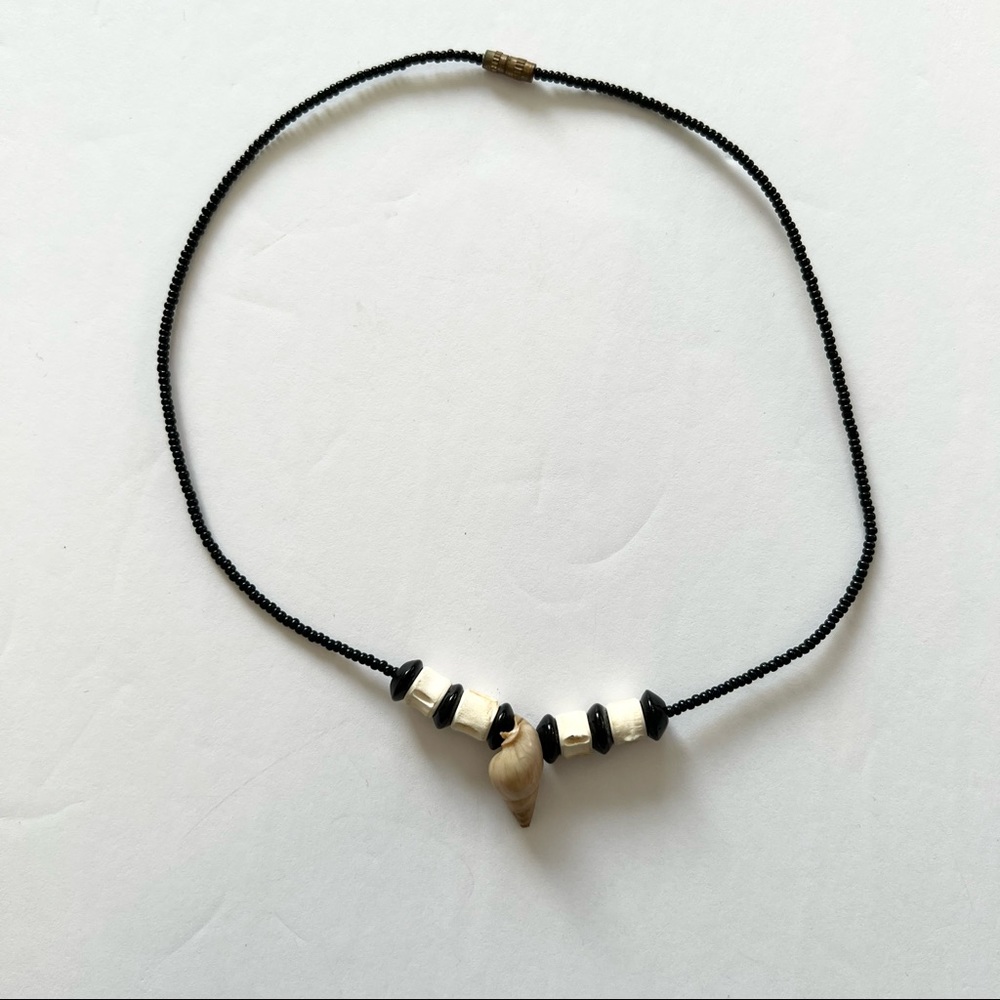 Vintage beaded seashell & bone bead 16” necklace - larger shell